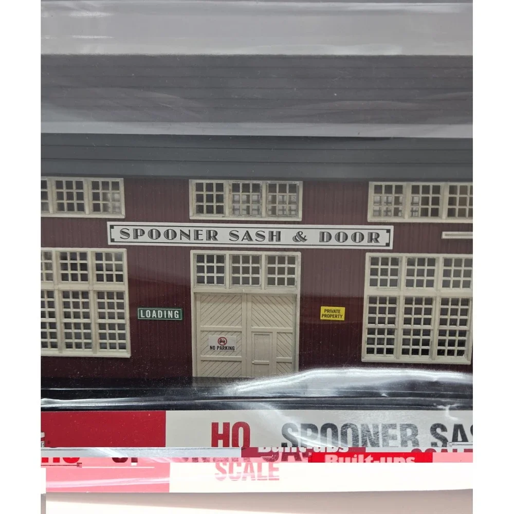 Walthers Cornerstone 933-2847 HO Scale Spooner Sash Door Structure Built-Up NIB